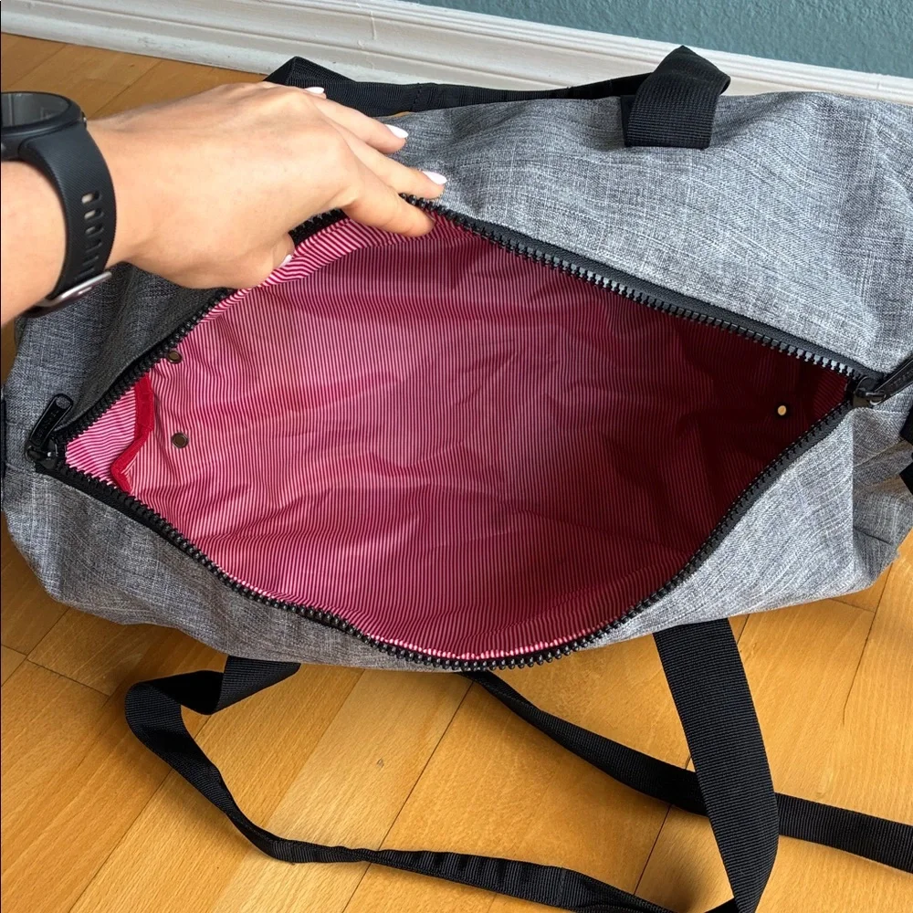 Herschel Sutton EY Charcoal Grey Duffel Bag Digital Ambassador Winner 28L